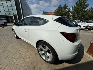 2012 Opel Astra GTC J Рестайлинг, белый, 699900 рублей, вид 3
