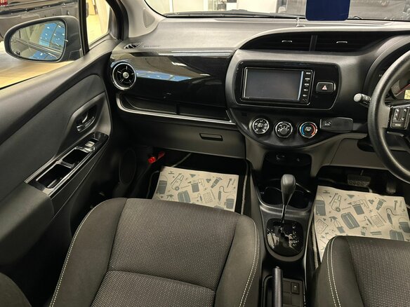 2019 Toyota Vitz III (XP130) Рестайлинг, чёрный, 1199000 рублей - вид 14