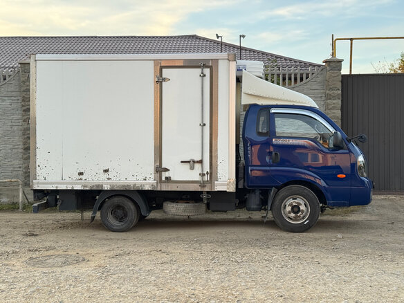 2013 Kia Bongo, синий, 1735000 рублей - вид 2