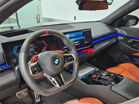 2025 BMW M5 VII (G90), чёрный - вид 9