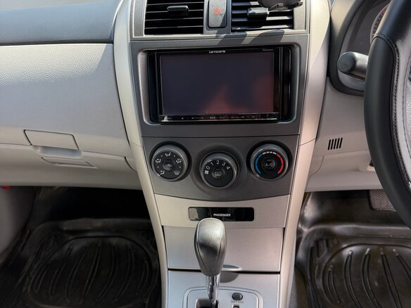 2010 Toyota Corolla Axio X (E140, E150) Рестайлинг, белый, 680000 рублей - вид 11