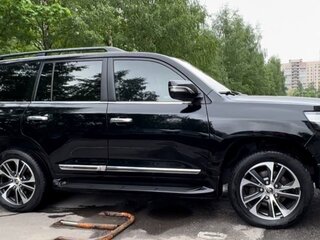 2019 Toyota Land Cruiser 200 Series Рестайлинг 2, чёрный, 8500000 рублей, вид 3