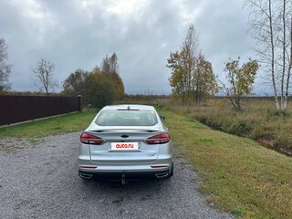 2019 Ford Fusion (North America) II Рестайлинг, серебристый, 2000000 рублей, вид 4