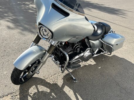 2014 Harley-Davidson Street Glide, серебристый, 1202202 рублей, вид 4