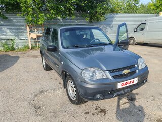 2017 Chevrolet Niva I Рестайлинг, серый, 650000 рублей, вид 2