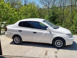 2001 Toyota Platz, белый, 400000 рублей, вид 5