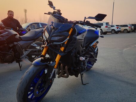 2018 Yamaha MT-09 (FZ-09), серебристый, 1200000 рублей, вид 1