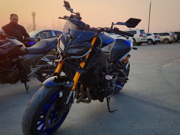 2018 Yamaha MT-09 (FZ-09), серебристый, 1200000 рублей