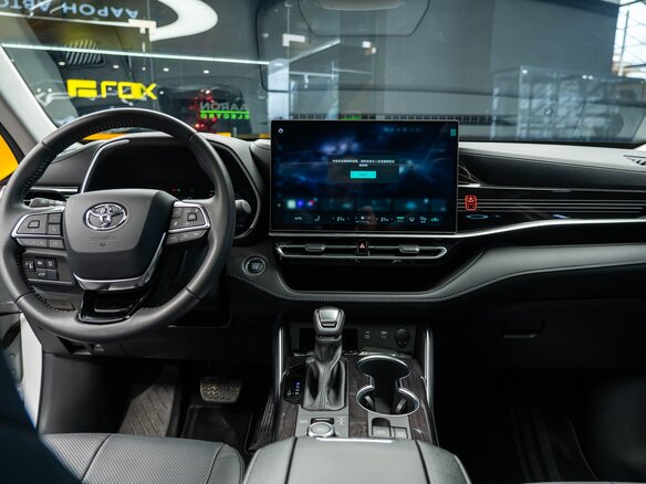 2025 Toyota Highlander IV (XU70), белый - вид 13