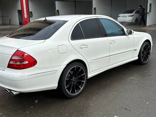 2002 Mercedes-Benz E-Класс 500 III (W211, S211), белый, 1250000 рублей, вид 3