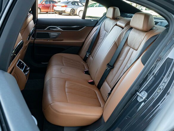 2021 BMW 7 серии 730i VI (G11/G12) Рестайлинг, серый, 5450000 рублей - вид 12