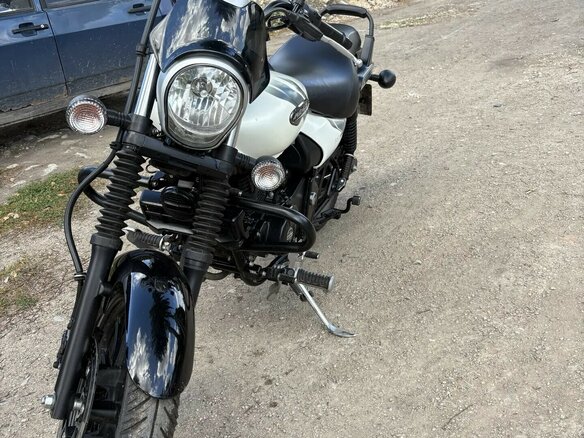 2019 Bajaj Avenger, белый, 150000 рублей - вид 1