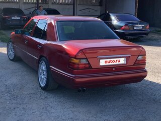 1994 Mercedes-Benz E-Класс 200 I (W124), красный, 900000 рублей, вид 4