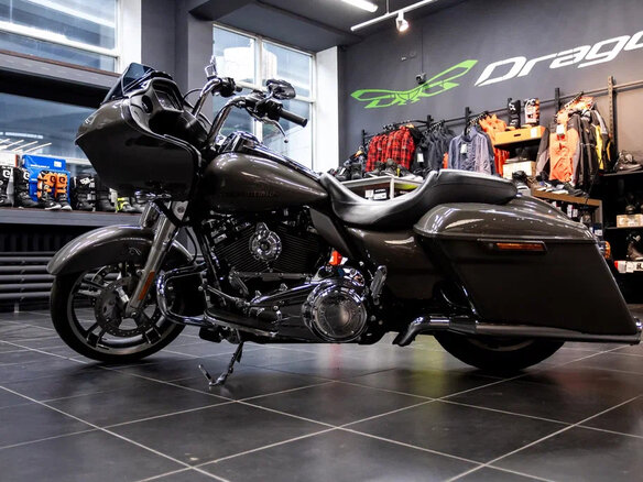 2018 Harley-Davidson Road Glide, серый, 1590000 рублей - вид 4