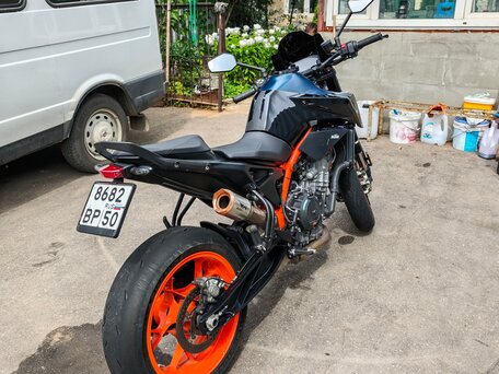2022 KTM 890 Duke R, чёрный, 900000 рублей, вид 4