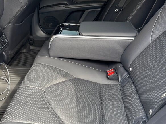2022 Toyota Camry VIII (XV70) Рестайлинг, белый, 3625000 рублей - вид 15
