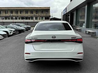 2026 Nissan Sylphy V (B19), белый, 1800333 рублей, вид 5