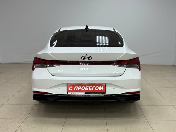 2023 Hyundai Elantra VII (CN7) Рестайлинг, белый - вид 4