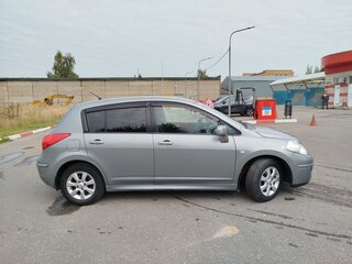 2013 Nissan Tiida I Рестайлинг, серый, 695000 рублей, вид 2