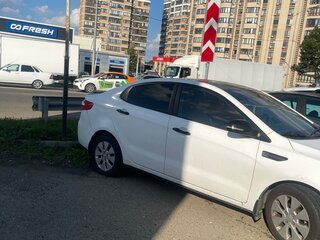 2013 Kia Rio 4-speed III, белый, 500000 рублей, вид 3
