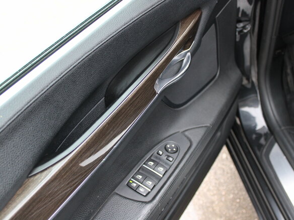 2010 BMW 7 серии Long 750Li V (F01/F02/F04), чёрный, 1415000 рублей - вид 10
