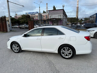 2013 Toyota Camry VII (XV50), белый, 1000000 рублей, вид 3