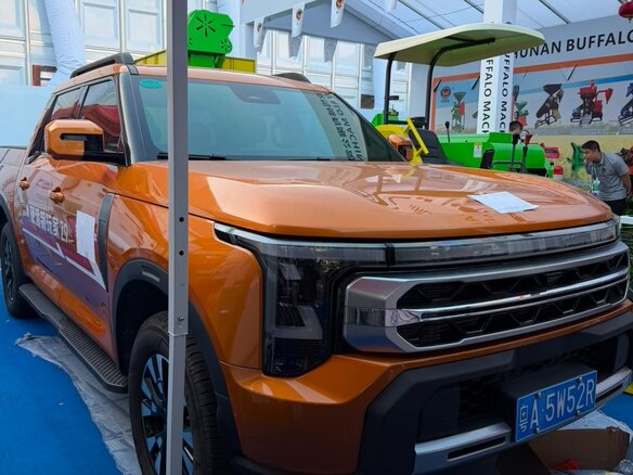 2026 Nissan Navara (Frontier) V (D27), оранжевый, 4000000 рублей - вид 7