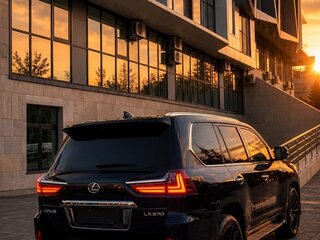 2019 Lexus LX 570 III Рестайлинг 2, синий, 8900000 рублей, вид 3