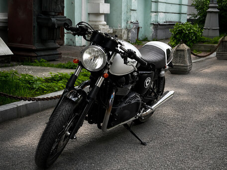 2015 Triumph Thruxton, белый, 1000000 рублей, вид 3
