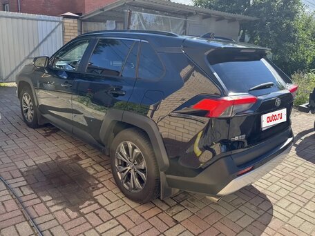 2023 Toyota RAV4 V (XA50), чёрный, 3190000 рублей, вид 3