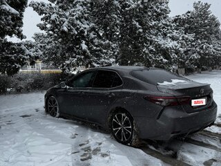2018 Toyota Camry VIII (XV70), серый, 2300000 рублей, вид 3