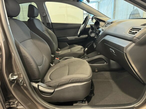 2016 Kia Rio III Рестайлинг, коричневый, 1150000 рублей - вид 9
