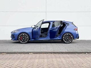 2026 BMW 1 серии M135 xDrive IV (F70), синий, 8550000 рублей, вид 3