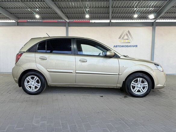 2011 Kia Rio II Рестайлинг, бежевый, 570000 рублей - вид 5