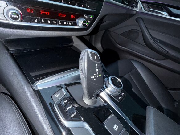 2018 BMW 5 серии 520i VII (G30/G31/G38), чёрный, 3000000 рублей - вид 34