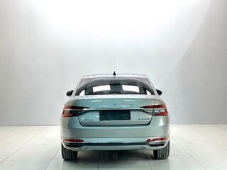 2023 Skoda Superb III Рестайлинг, серебристый, 2200000 рублей, вид 5