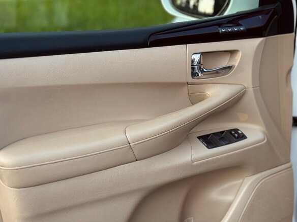 2010 Lexus LX 570 III, белый, 2590000 рублей - вид 11
