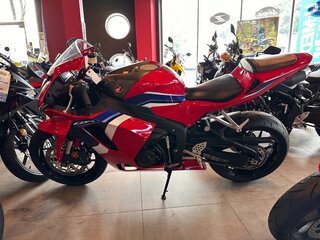 2020 Honda CBR 600RR, красный, 953000 рублей, вид 4