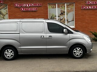2012 Hyundai Grand Starex I, серый, 2150000 рублей, вид 3