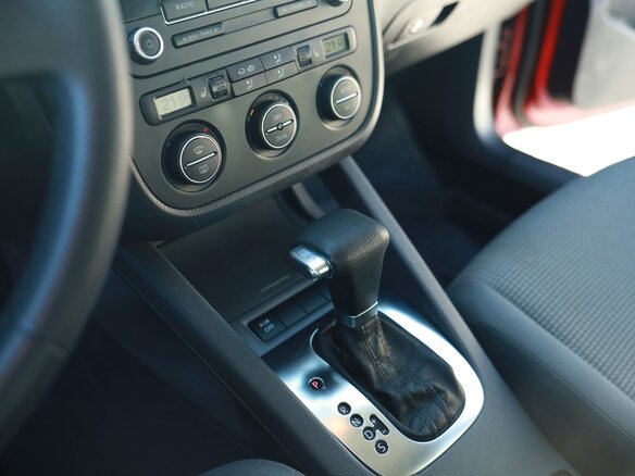 2008 Volkswagen Jetta V, красный, 450000 рублей - вид 15