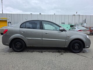 2010 Kia Rio II Рестайлинг, серебристый, 550000 рублей, вид 3