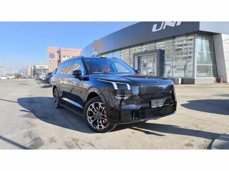 Lynk & Co 900