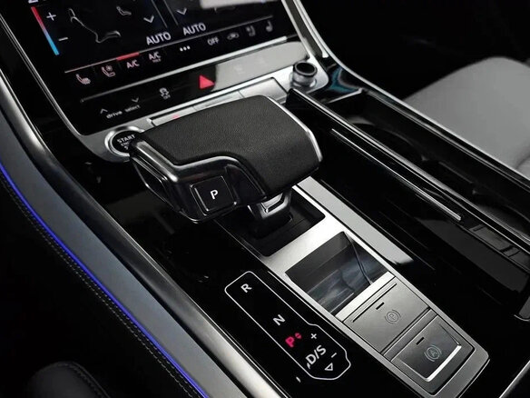 2023 Audi Q8 55 TFSI I (4M) Рестайлинг, чёрный, 7880000 рублей - вид 10