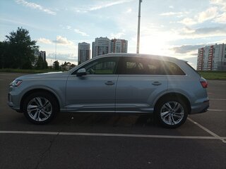 2023 Audi Q7 45 TFSI II (4M) Рестайлинг, серебристый, 3799000 рублей, вид 2