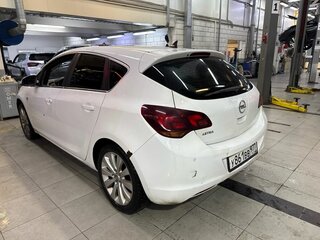 2011 Opel Astra J, белый, 599000 рублей, вид 4