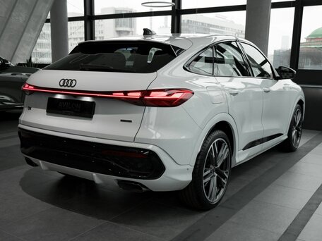 2026 Audi Q5 Sportback TFSI quattro S tronic II (GU), белый, 9630000 рублей, вид 3