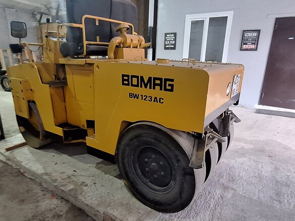 2001 Bomag BW 123 AD, жёлтый - вид 12