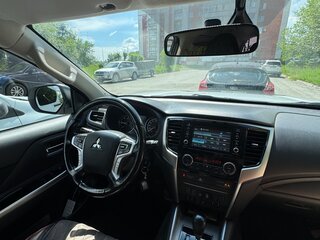 2018 Mitsubishi L200 V Рестайлинг, белый, 3800000 рублей, вид 4