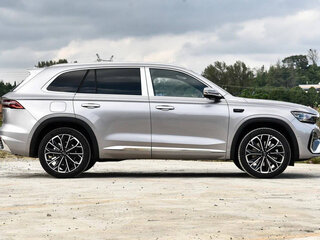 2026 Geely Monjaro (Xingyue L) I Рестайлинг 2 (China Market), серебристый, 4245000 рублей, вид 3