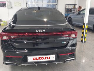 2021 Kia K5 III, чёрный, 3050000 рублей, вид 5